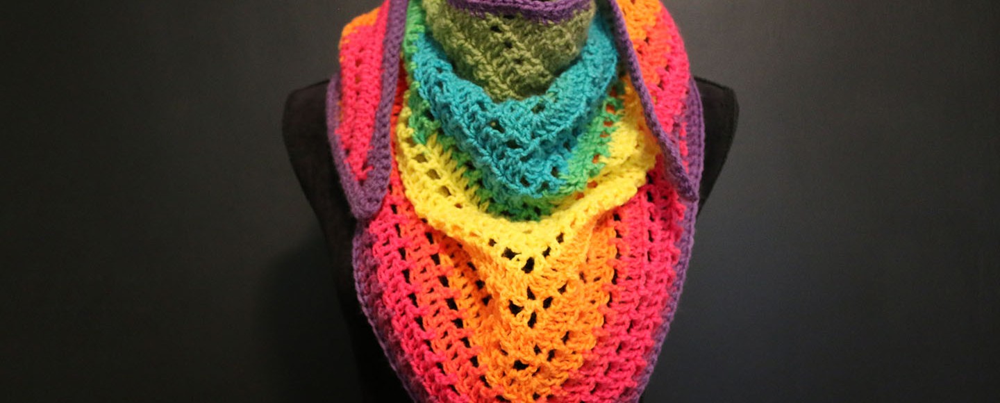 Free crochet pattern: One "mandala" cake triangle scarf